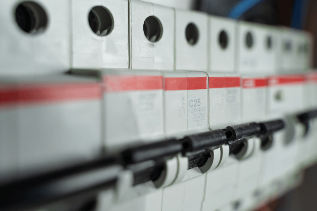 Hoeveel watt per groep heb je nodig? | Elektricien in de Buurt