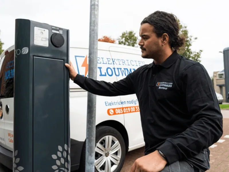 Laadpaal plaatsen door een elektricien